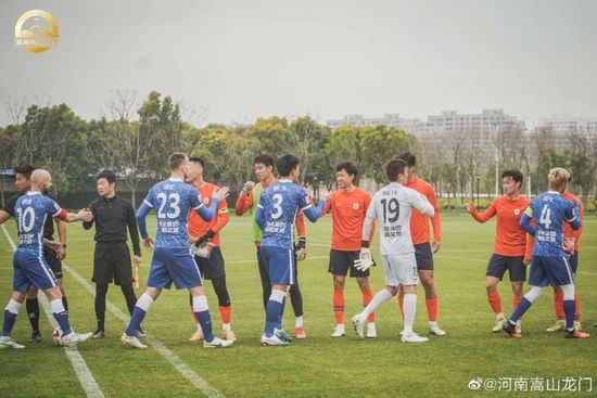 爱黑马的白马